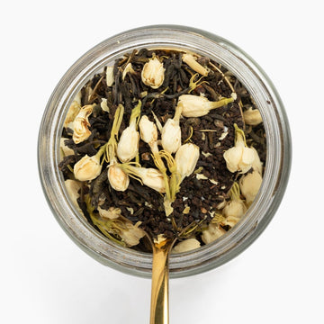 Jasmine Rani - a blend of jasmine green tea, black tea, cardamom and jasmine flowers - floral notes 